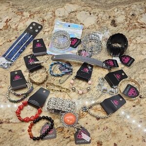 Paparazzi Women's Jewelry. Set/18 Bracelets
